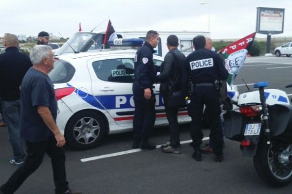 Une femme a été interpellée et placée en garde à vue lors d'une manifestation pour le boycott des produits venant d'Israël à Perpignan - 7 novembre 2015