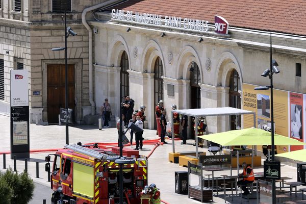 Le Bulgare n'a pas fourni d'explications sur son sac rempli de matériel électrique et électronique.