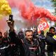 Les pompiers de toute la France ont manifesté à Paris ce jeudi 16 mai pour demander de meilleures conditions de travail.