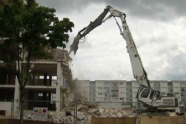 la grignoteuse en action dans la partie Nord de la Plaine d'Ozon.