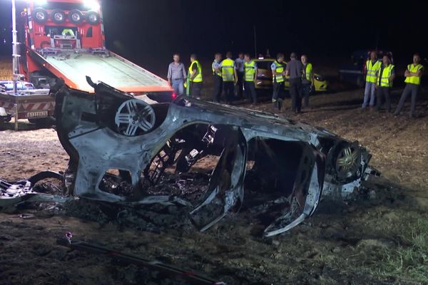 La carcasse de la voiture familiale