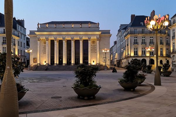 Nantes confinée, la place Graslin, avril 2020