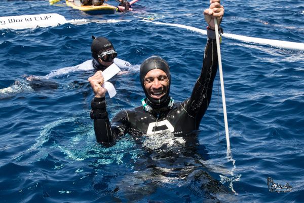 Le 12 mai, Abdelatif Alouach établit un nouveau record de France à 111 mètres de profondeur.