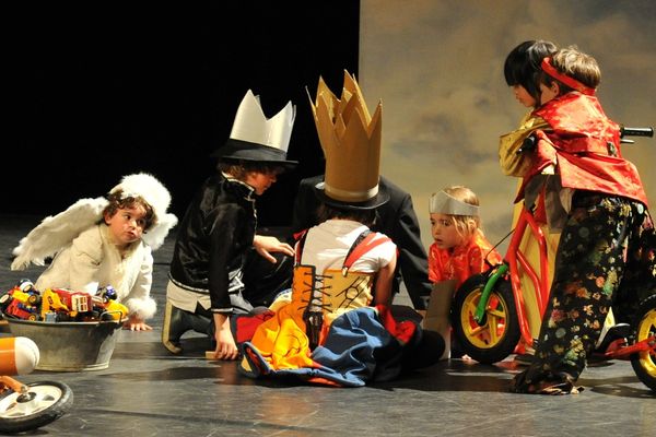 Les enfants sur scène