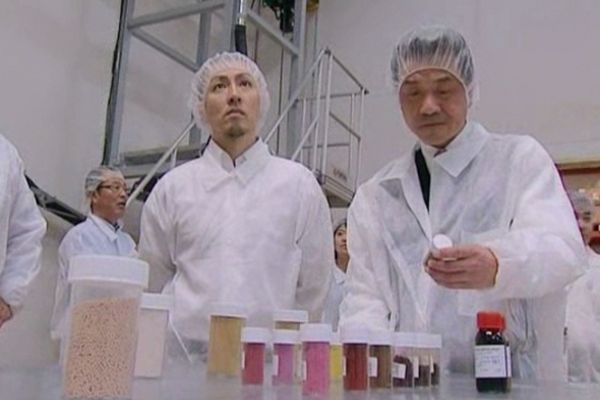 Délégation japonaise chez le fabricant de cosmétiques Alban Muller (Eure-et-Loir)