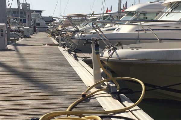 Face aux abus, la mairie a préféré couper l'arrivée d'eau sur les pontons.