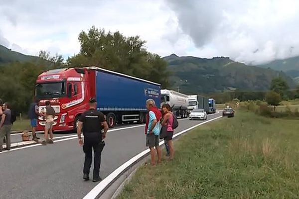 La semaine dernière, une manifestation du même type avait perturbé le trafic des camions à Accous 