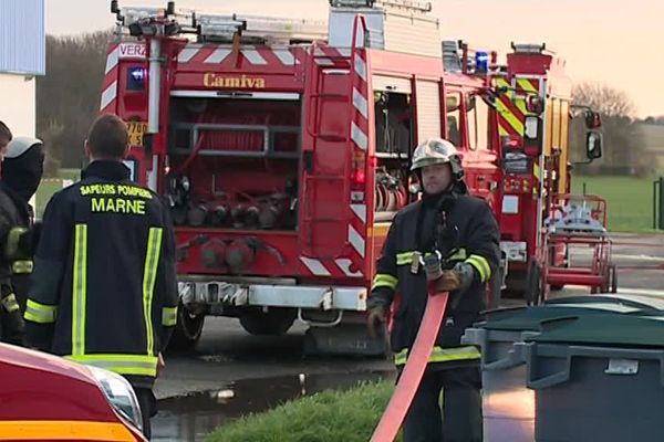 Un incendie s'est déclaré jeudi 23 novembre à 5h15 dans un entrepôt de l'entreprise Novae Aerospace.