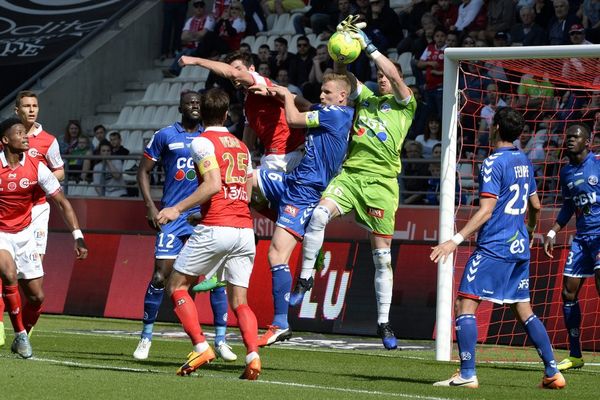 Un arrêt du gardien du Racing Alexandre Oukidja