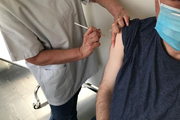 L'ouverture exceptionnelle du centre de vaccination de l'hôpital de Thiers samedi 6 mars a permis d'injecter 80 doses