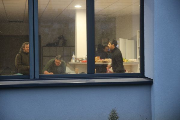 La salle des profs du collège Lezay est occupée 24h/24 ce week-end du 10 novembre, pour sensibiliser à la situation des élèves à la rue.