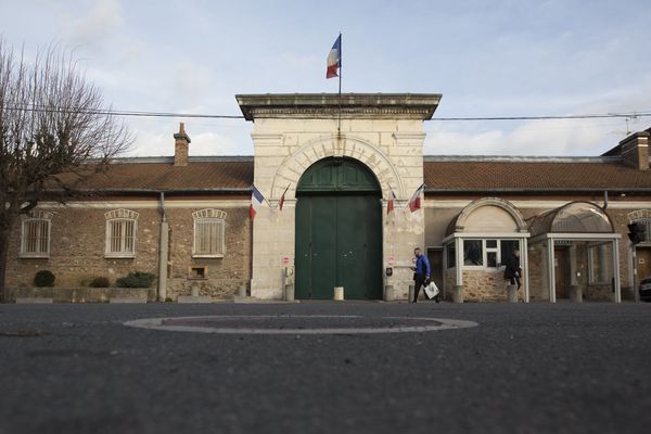 La tentative d’évasion a échoué grâce à un agent de division de la prison de Fresnes, qui a donné l'alerte.