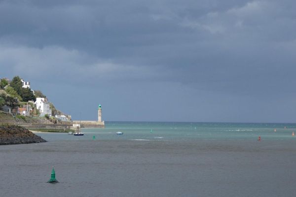 Vue sur le phare de la Pointe à l’Aigle à Plérin (Côtes d'Armor)