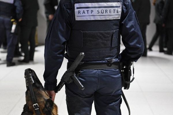 Lors d’une opération de contrôle, gare du Nord, à Paris, le 6 octobre 2016.