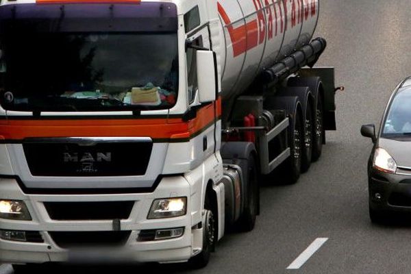 19 migrants ont été retrouvés dans un camion citerne sur l'A16