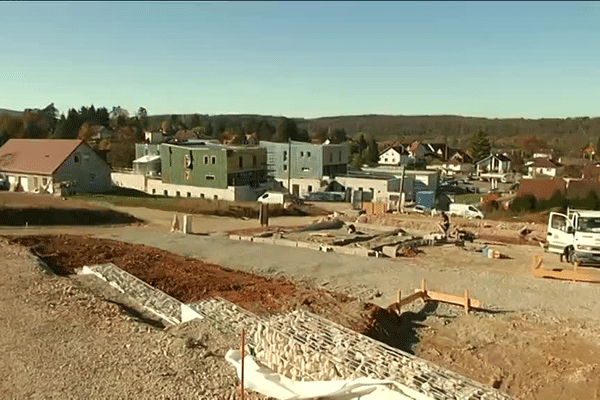 A  Montferrand-le-Château, la construction du quartier a commencé malgré l'éviction de la loi Pinel. 