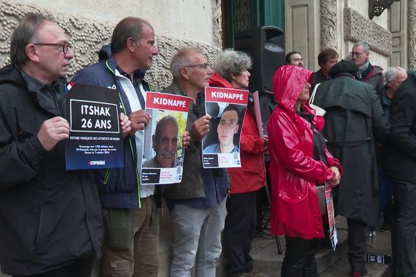 Rassemblement devant la mairie de Montpellier (Hérault), le 7 octobre 2024, un an après l'attaque terroriste du Hamas contre Israël.