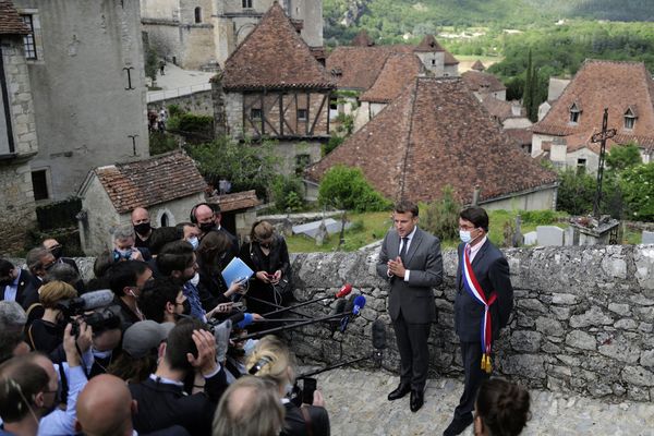 Le président Emmanuel Macron en visite à Saint-Cirq-Lapopie dans le Lot - 2 juin 2021.