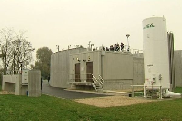 La commune de Saint-Pourçain-sur-Sioule (Allier) a inauguré, vendredi, sa nouvelle station d'épuration. Quasiment unique en son genre, en France et dans le monde. Grâce à son ozonateur qui lui permet de traiter les micropolluants.