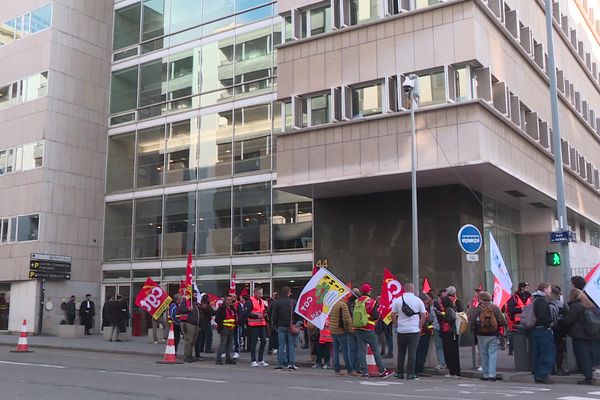 Les salariés de Vencorex se sont mobilisés devant le Tribunal de Commerce de Lyon mercredi.