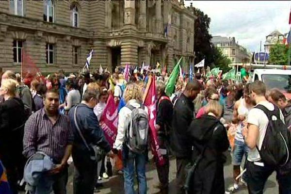 Les marcheurs juste avant le départ place de l'Université à Strasbourg cet après-midi