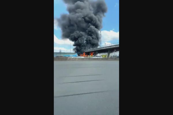 L'autoroute A 1 est coupée dans les deux sens.