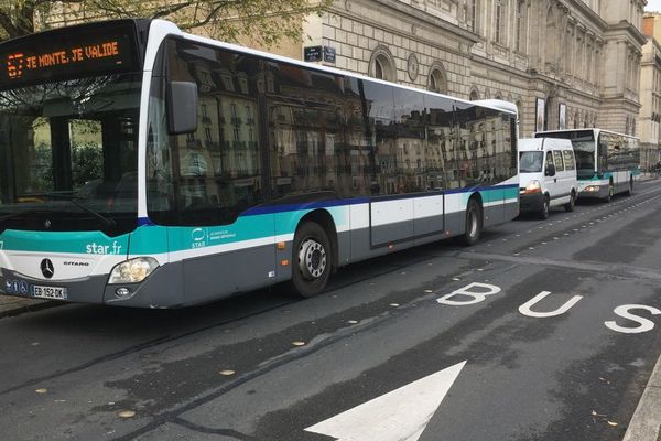 Bus en centre-ville de Rennes