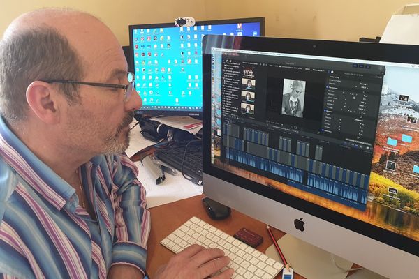 Le comédien Christian Brendel en plein montage de ses "Correspondances imaginées"