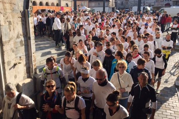 Ils étaient plus de 1000 à partir depuis la Place de la Révolution à Besançon ce samedi 4 novembre 2017.