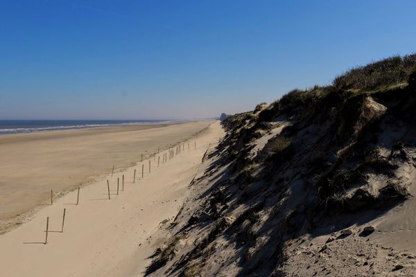 La plage de Leffrinckoucke vide le 23 avril 2020.