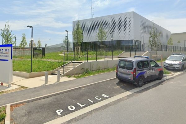 Le commissariat de police nationale d'Épernay, où a eu lieu la garde à vue.