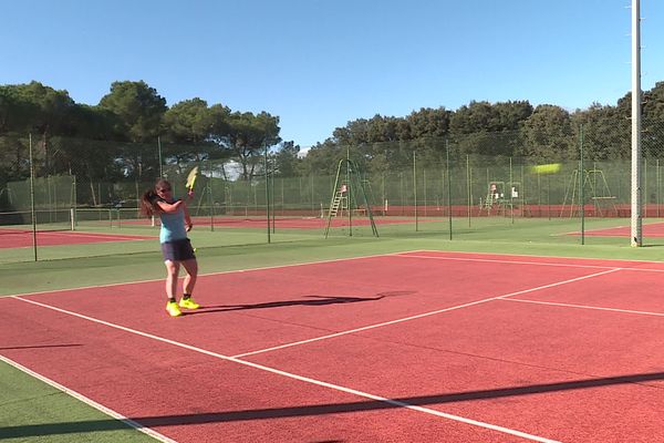 Les courts du Tennis club Bagnols Marcoule, à Bagnols-sur-Cèze.