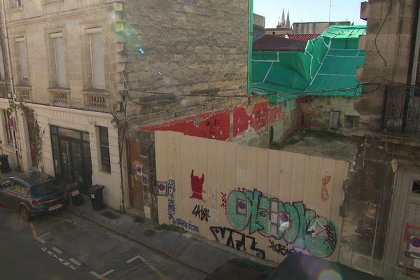 Au 66 rue Borie, l'immeuble soufflé par l'explosion a laissé un vide béant.