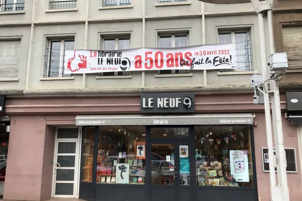 La librairie Le Neuf 9 à Saint-Dié des Vosges célèbre son demi-siècle.