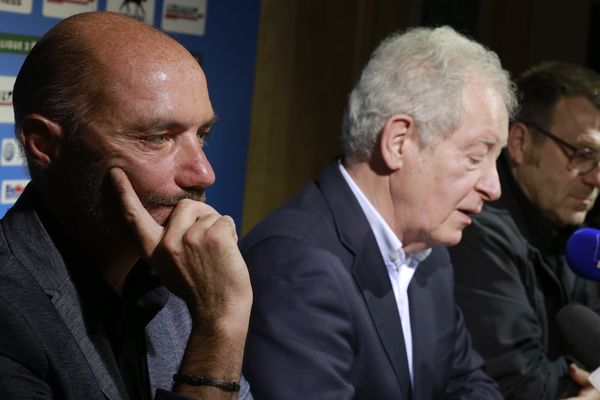 Cédric Daury, Francis Graille et Bernard David : le nouveau staff de l'AJ Auxerre devant la presse, mardi 6 juin 2017.