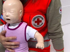 Former aux premiers secours, une des missions des bénévoles de la Croix-Rouge.