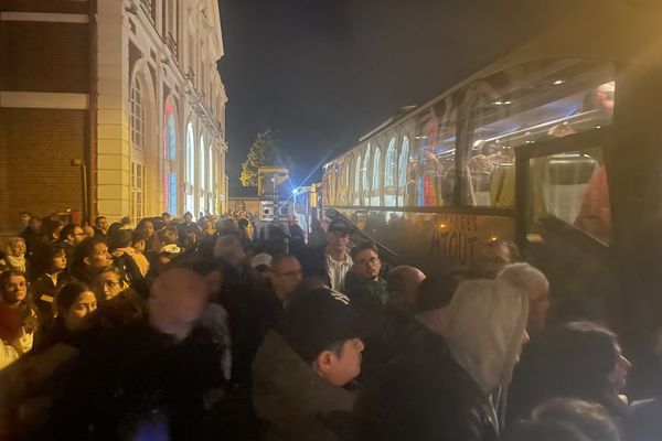 Les voyageurs du Paris-Caen sont restés bloqués 3 heures en gare d'Asnières avant d'obtenir un car en gare d'Evreux à 0h20