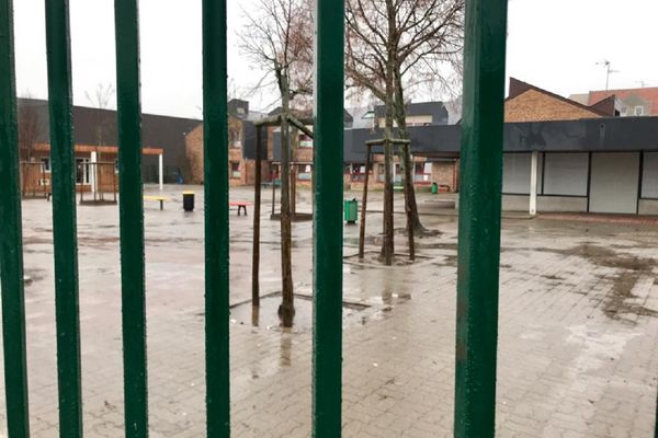 Les écoles primaires et les maternelles sont prêtes à réouvrir leurs grilles aux élèves pour la rentrée du lundi 26 avril.