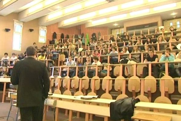 Les cours ont lieu normalement à l'IUT d'Annecy après le cas de méningite foudroyante. Les élèves ont été informés des symptômes.