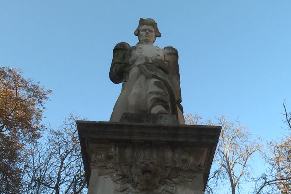 La ville de Lyon a décidé d'apposer une plaque pour expliquer dans quel contexte le sergent Blandan, "héros" de la colonisation de l'Algérie, a été commémoré avec une statue à son éffigie dans le 1er arrondissement.