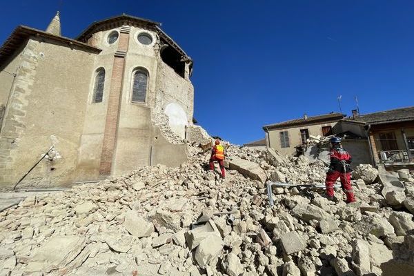 La tour Saint Victor de Saramon (Gers) s'est effondrée sans faire de victime selon les secours sur place.