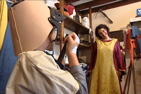 Dans l'atelier de couture des fêtes médiévales de Dinan