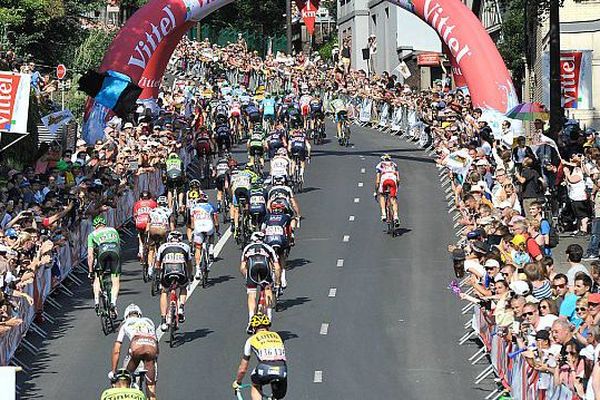 Archives : Arrivée de l'étape du Tour de France Abbeville-Le Havre, 9 juillet 2015