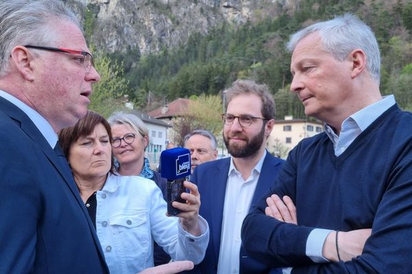 Bruno Le Maire s'est rendu à Magland, en Haute-Savoie, à la rencontre des acteurs de l'industrie du décolletage / 15 avril 2022.