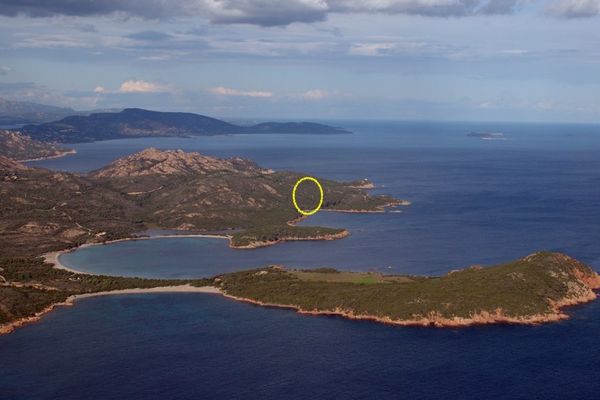 Situation des deux villas construites illégalement sur le golfe de la Rondinara (Corse du Sud). 