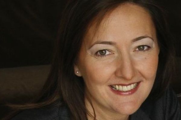 La députée PS des Hautes Alpes veut faire des économies autrement.