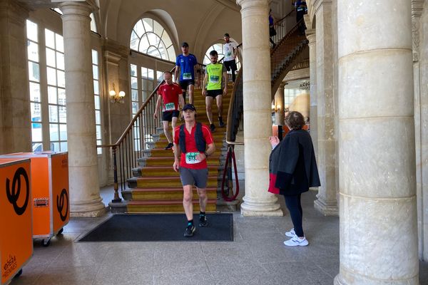 L'Urban Trail traverse une cinquantaine de sites de la ville comme ici, l'opéra de Rennes.