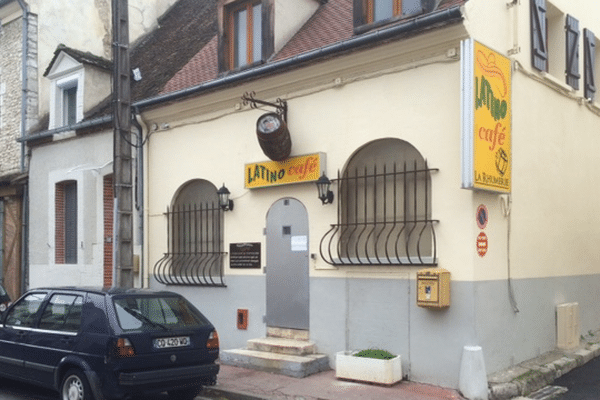 Le videur du Latino Café situé à Montargis (Loiret) a été agressé et blessé par balle à la poitrine. 