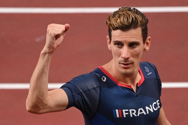 Pierre-Ambroise Bosse, coureur de 800m licencié à Lille a annoncé mettre un terme à sa carrière, alors qu'il se trouvait en pleine préparation pour les Jeux olympiques de 2024.