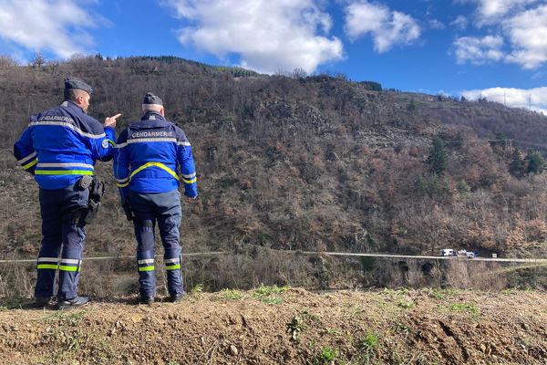 Depuis samedi 9 mars, des opérations sont en cours pour retrouver un homme disparu près de la rivière.